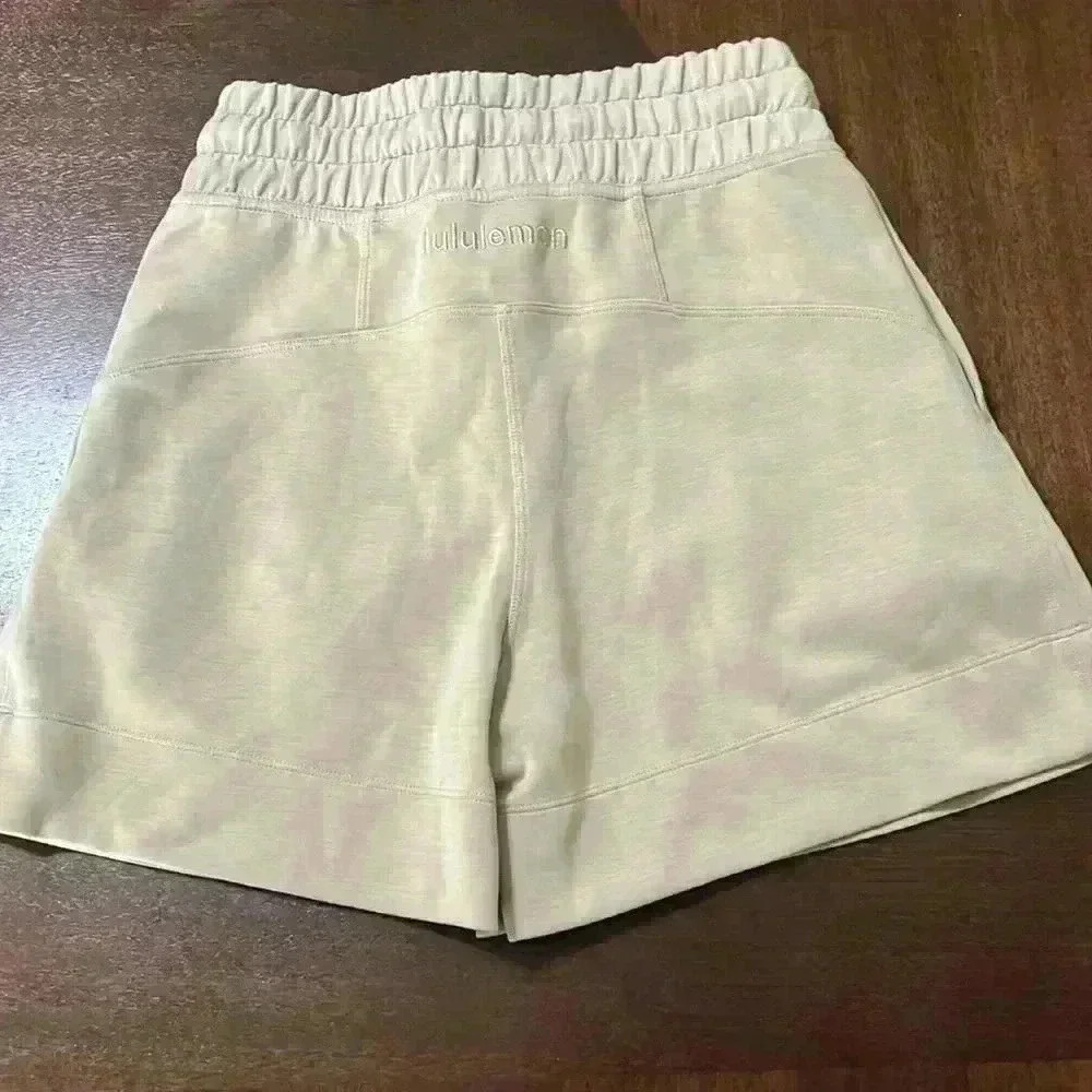 Lululemon women shorts - Picture 6 of 8